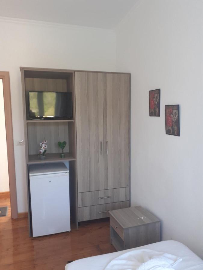 Gezos Apartment Himare Buitenkant foto