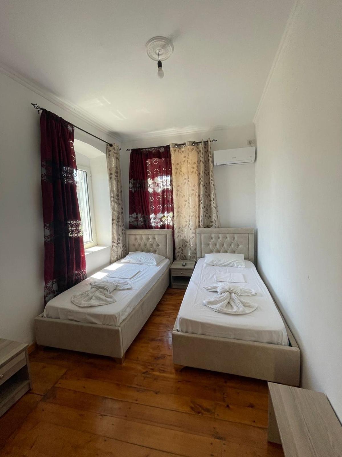 Gezos Apartment Himare Buitenkant foto