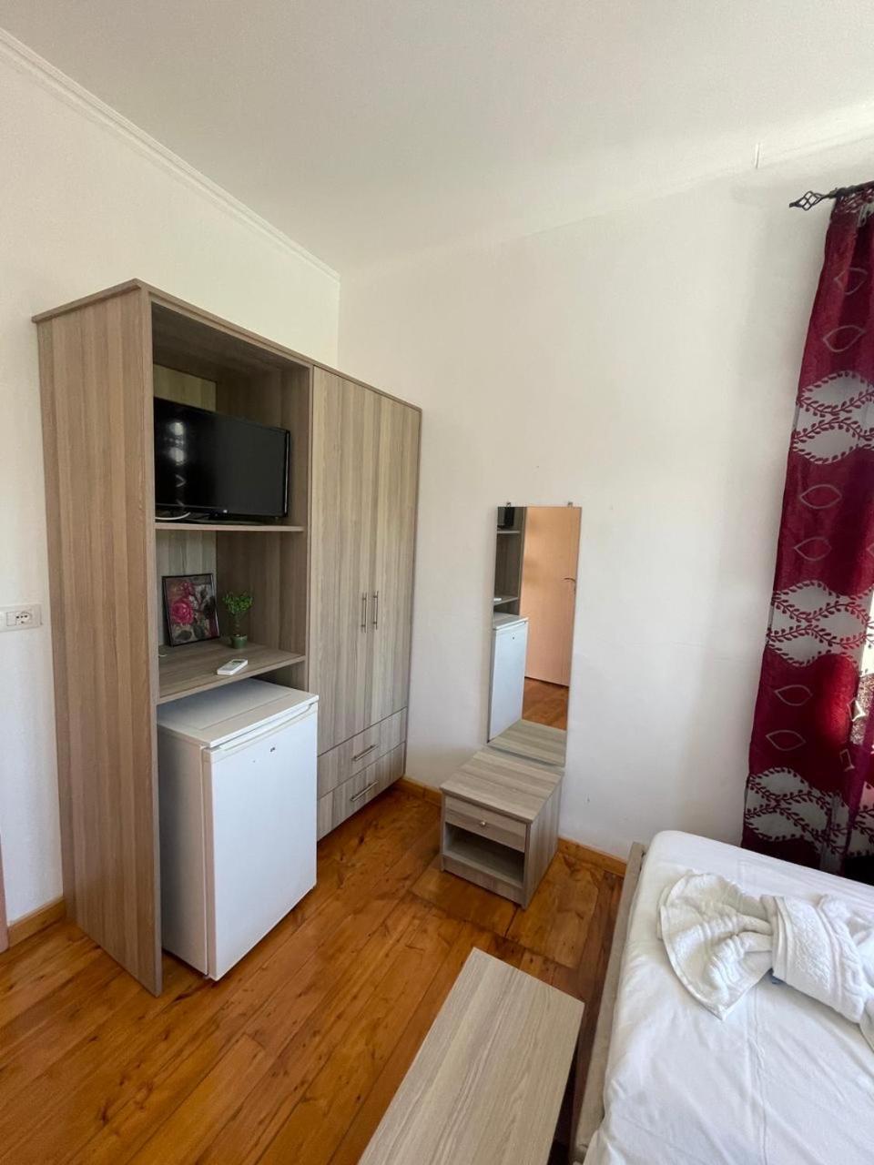 Gezos Apartment Himare Buitenkant foto