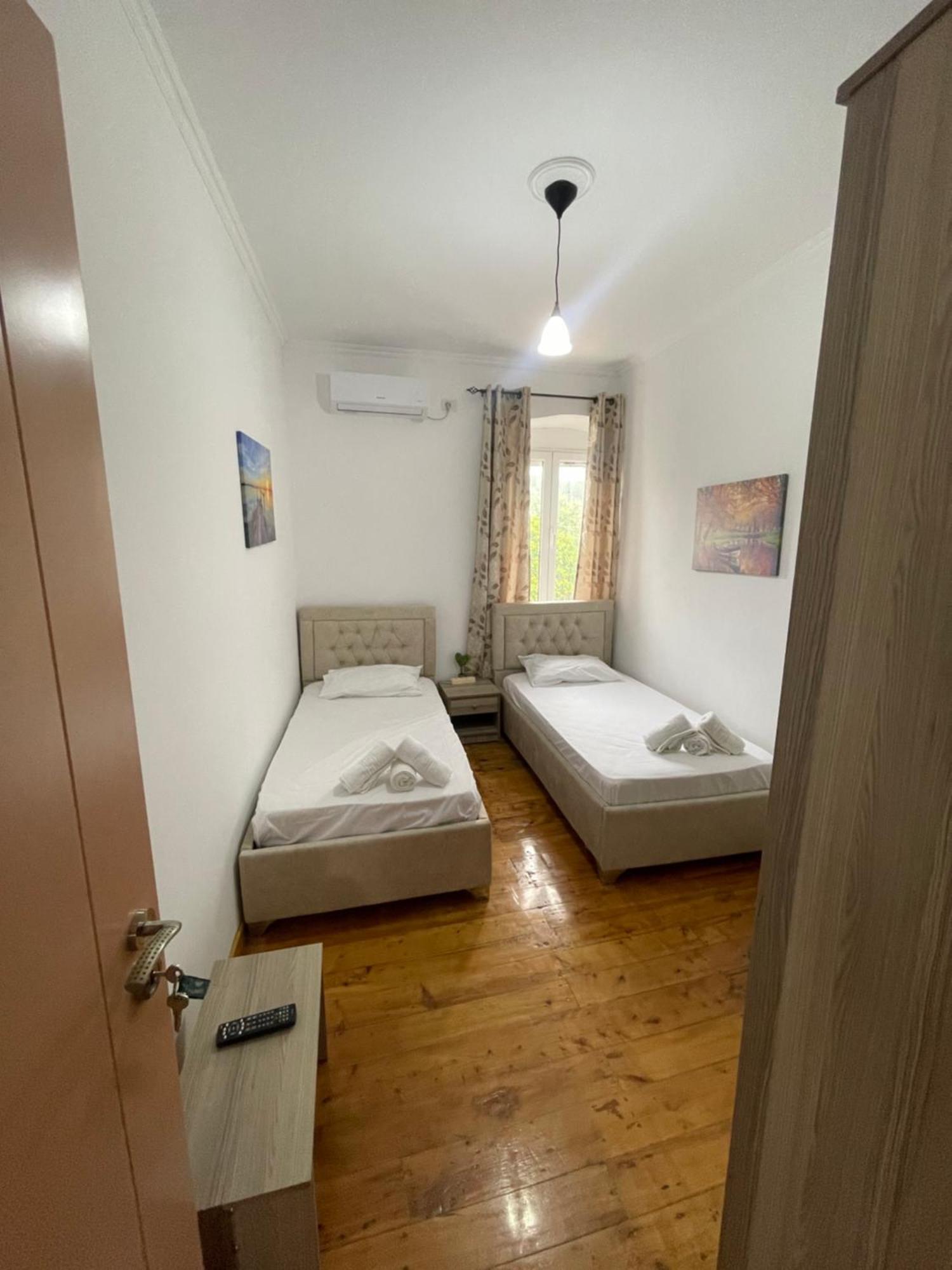 Gezos Apartment Himare Buitenkant foto
